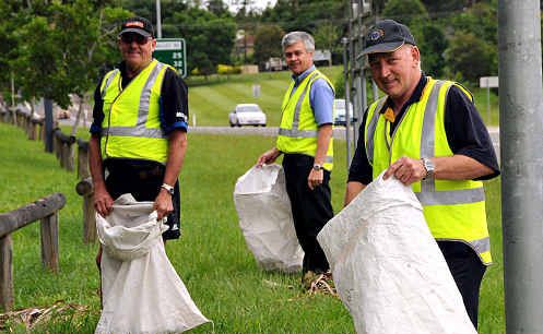 LENDING A HAND: Bruce Walker, Paul Medway and Wally Emmerson are ready for Clean up Australia Day this weekend. LENDING A HAND: Bruce Walker, Paul Medway and Wally Emmerson are ready for Clean up Australia Day this weekend.